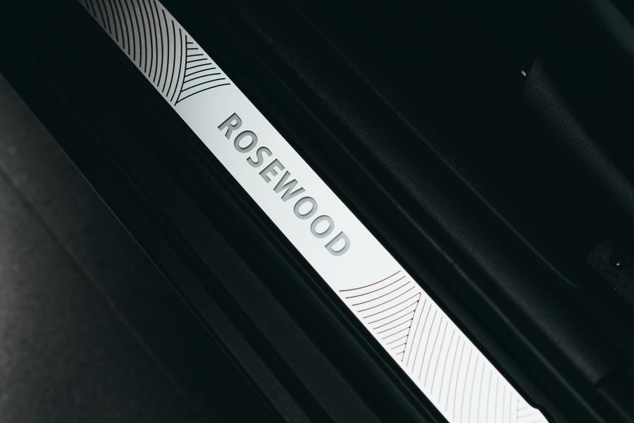 Детали интерьера Mini Cooper Rosewood Edition (F56) 2020 года  (SG) (фото 4 из 15)